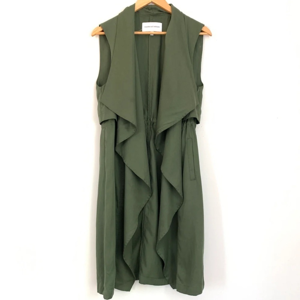 🧥 EUC Women’s Cupcakes and Cashmere Filmore Drape Front Vest – Size L